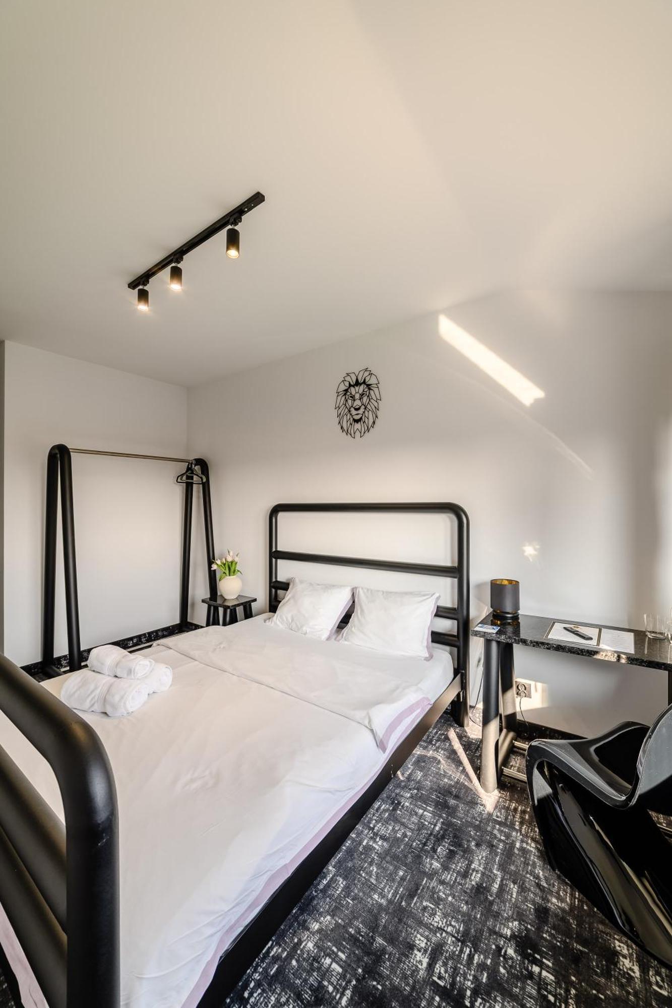 Golden Lion House Bed&Breakfast Rumia Extérieur photo