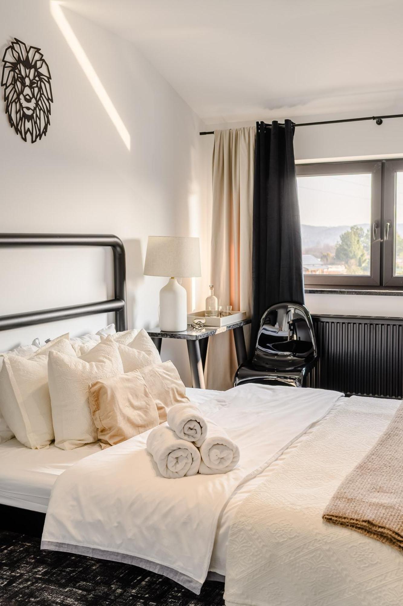 Golden Lion House Bed&Breakfast Rumia Extérieur photo