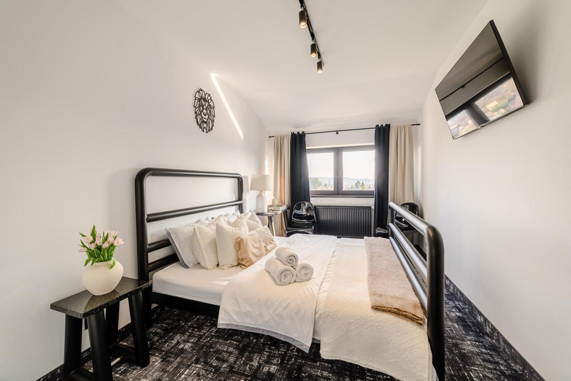 Golden Lion House Bed&Breakfast Rumia Extérieur photo