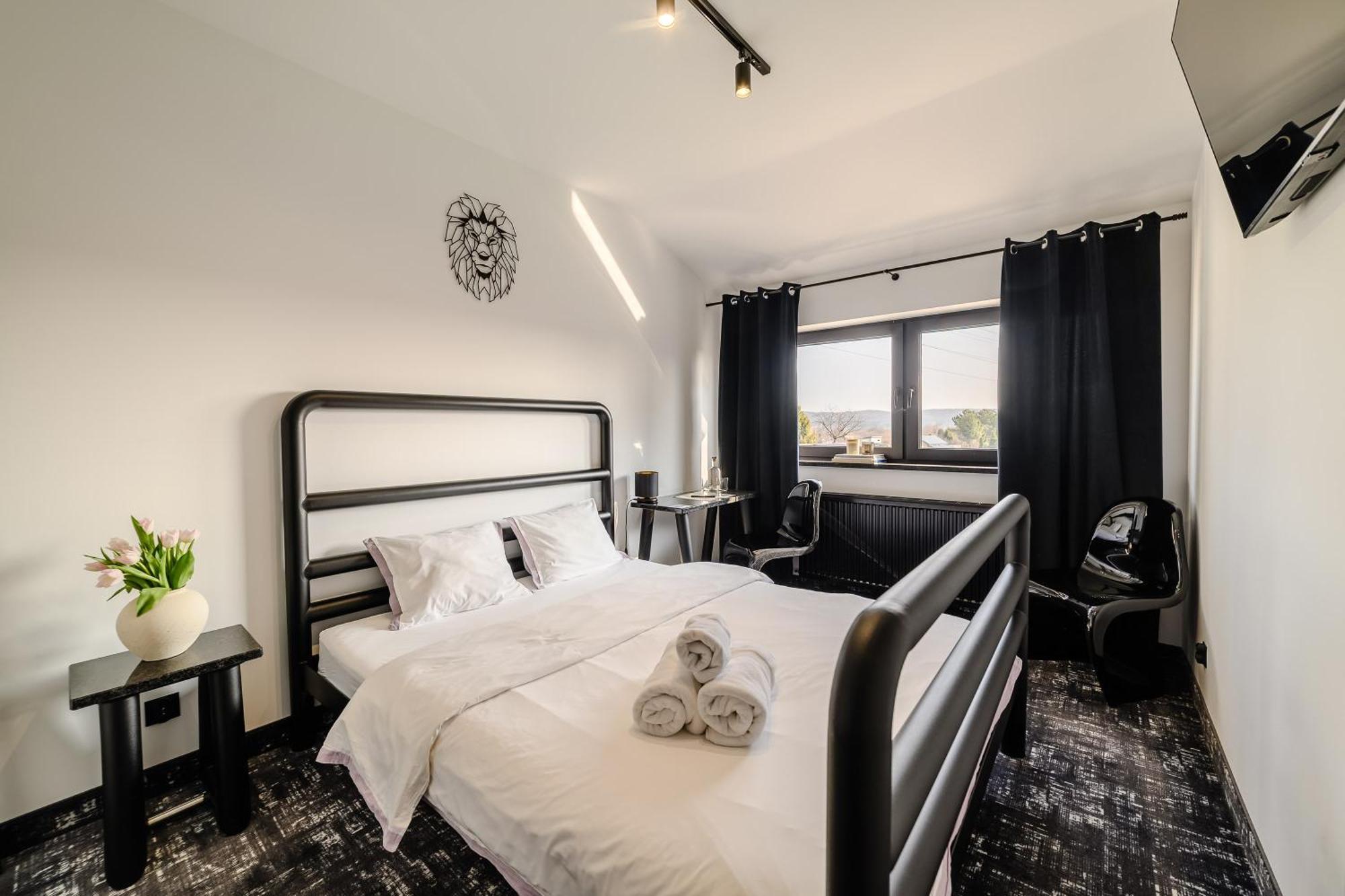 Golden Lion House Bed&Breakfast Rumia Extérieur photo