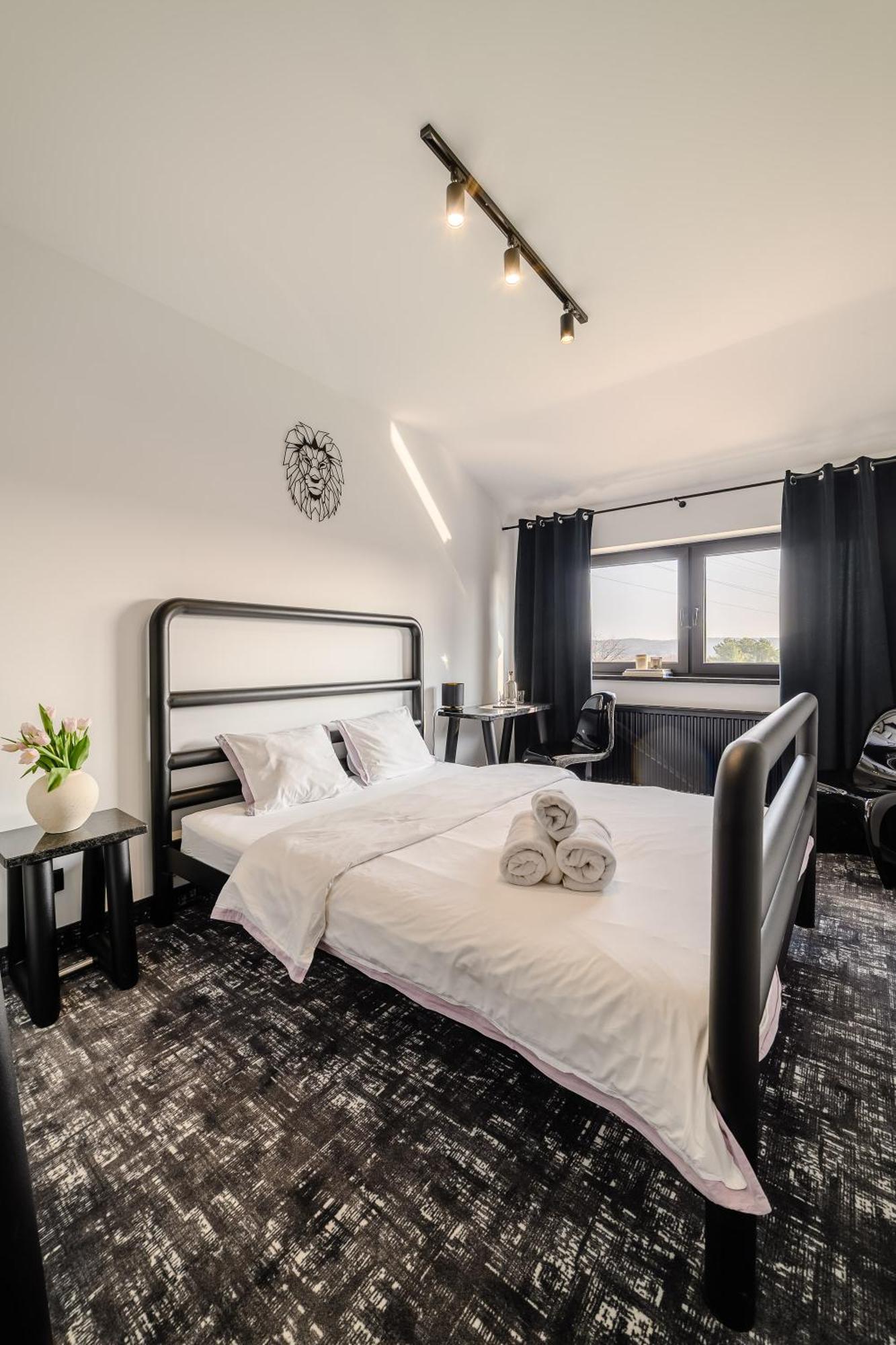 Golden Lion House Bed&Breakfast Rumia Extérieur photo