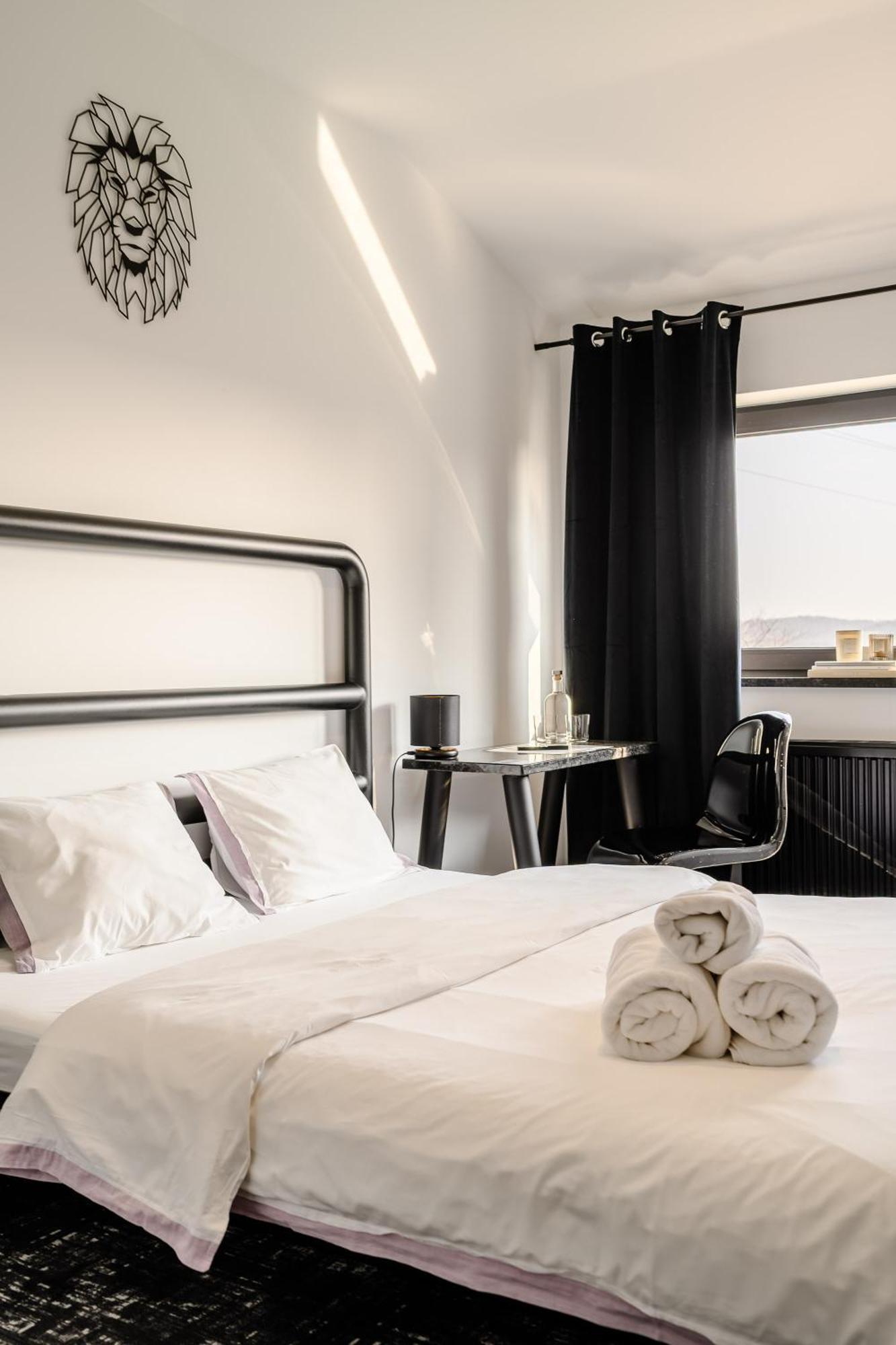 Golden Lion House Bed&Breakfast Rumia Extérieur photo